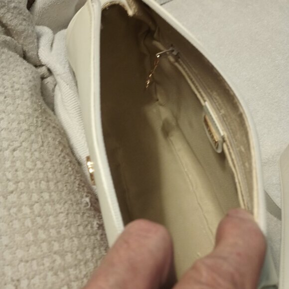 Gucci Vintage Flora Canvas Crossbody. - Picture 5 of 5